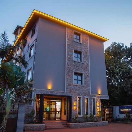 Blue Berries Hotel Entebbe Buitenkant foto
