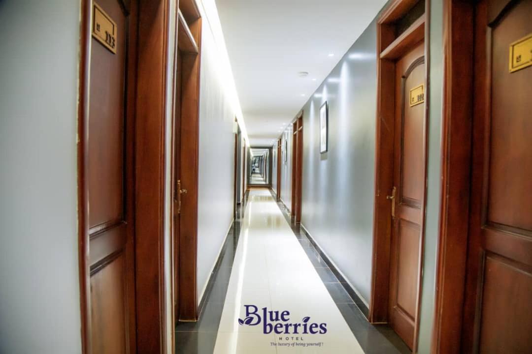 Blue Berries Hotel Entebbe Buitenkant foto