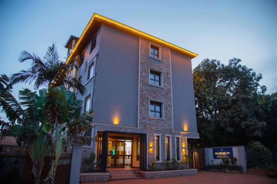 Blue Berries Hotel Entebbe Buitenkant foto